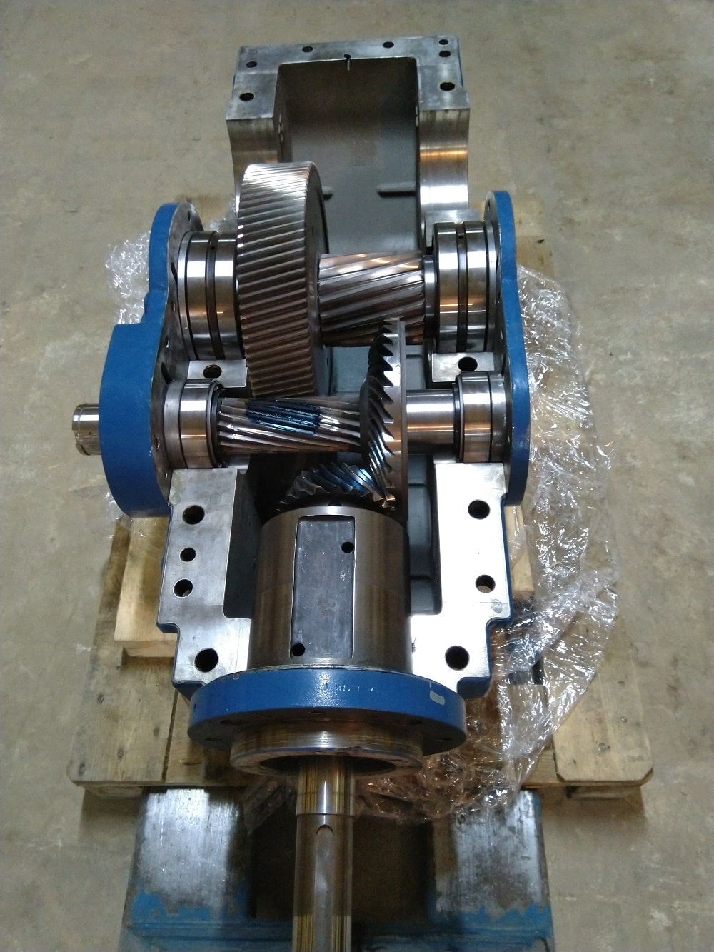 Промышленные редукторы с разъемным корпусом  Промышленные редукторы с разъемным корпусом